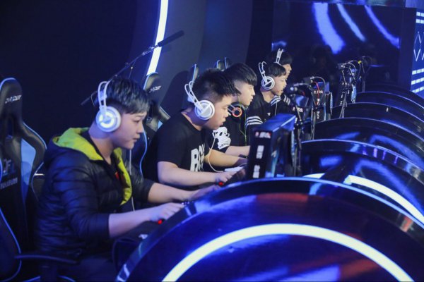 围和积极的 围和积极的