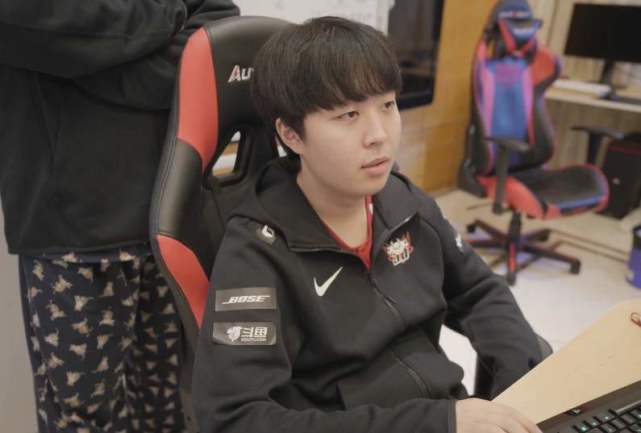 埃梅里显然 埃梅里显然